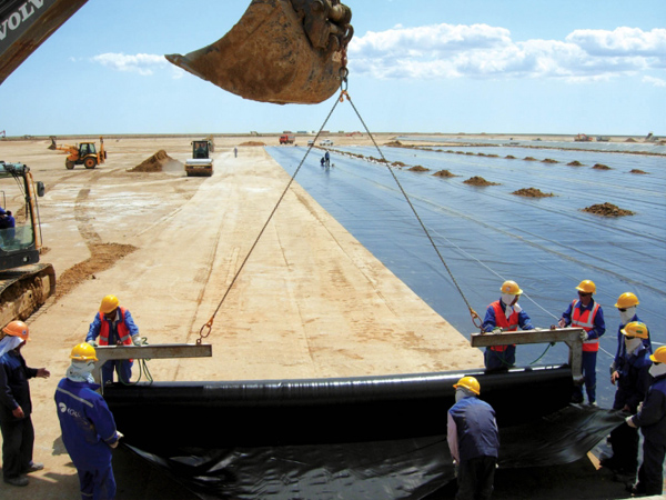 土工膜施工現(xiàn)場